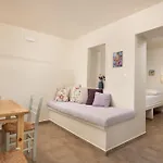 Aria Di Rodi アパート